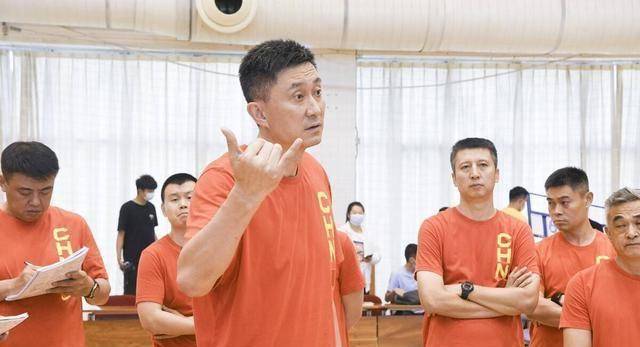 半岛体育平台官网-教练战术调整激发球员团结合作